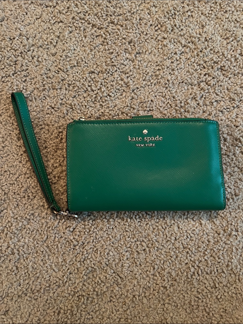 Kate Spade Staci Phone Wallet Wristlet 
Green Bean